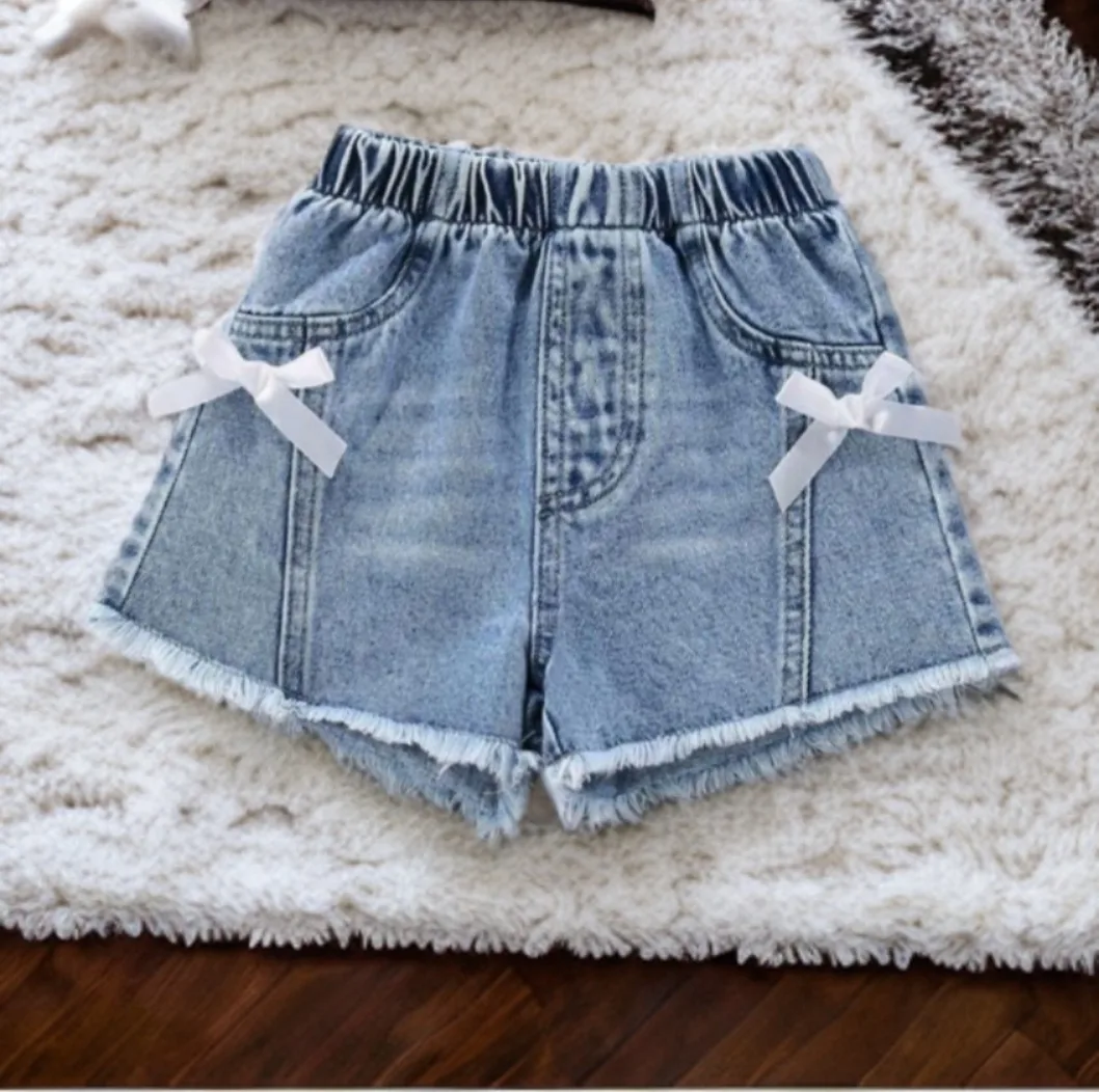 D. Fayonka Short Jeans